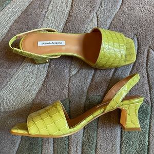 About Arianne Joan Plant sandal in green croc 37
